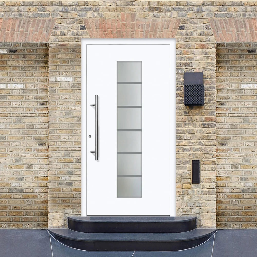 Weiße Tür mit Glaseinsatz